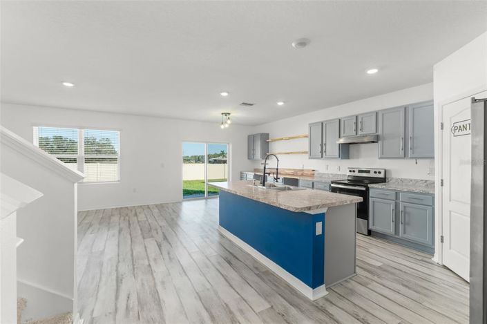 Image No.5-5 Bed Property for sale