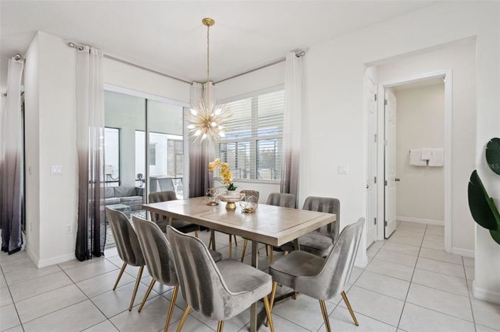 Image No.10-6 Bed Property for sale