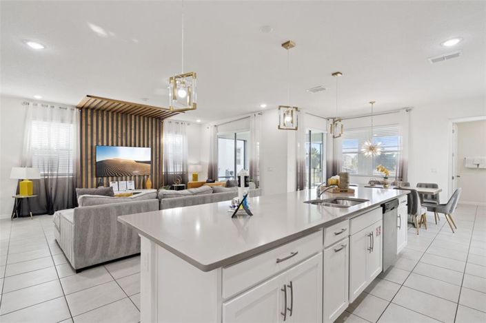 Image No.12-6 Bed Property for sale