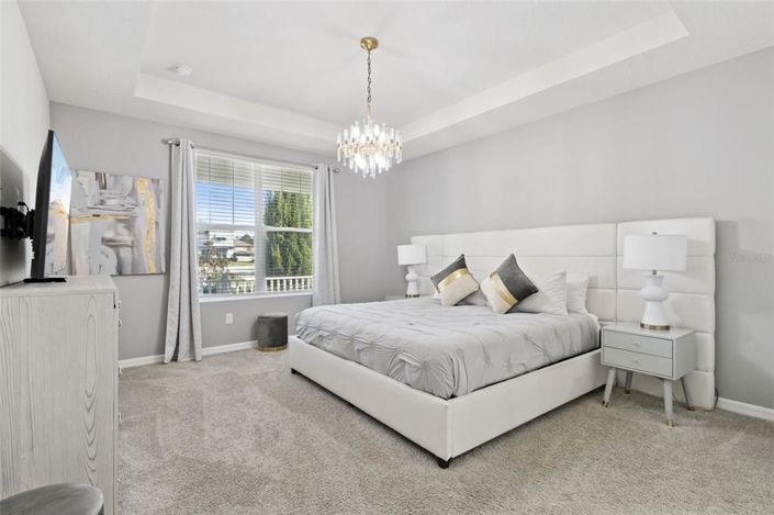 Image No.22-6 Bed Property for sale