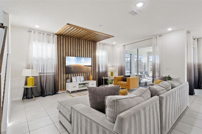 Image No.8-6 Bed Property for sale