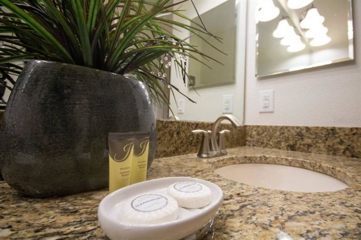 Image No.19-6 Bed Property for sale