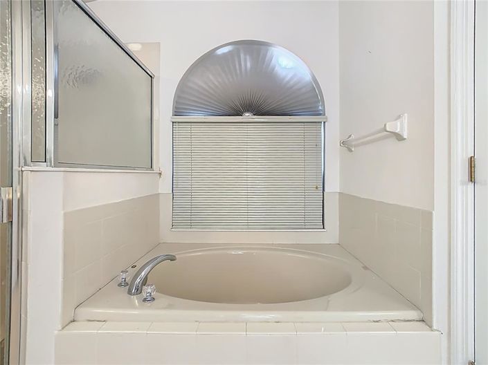 Image No.22-5 Bed Property for sale