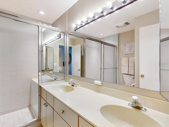 Image No.20-2 Bed Townhouse for sale