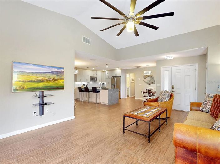 Image No.9-2 Bed Townhouse for sale