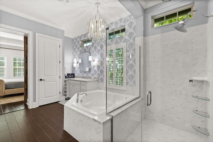 Image No.20-5 Bed Property for sale