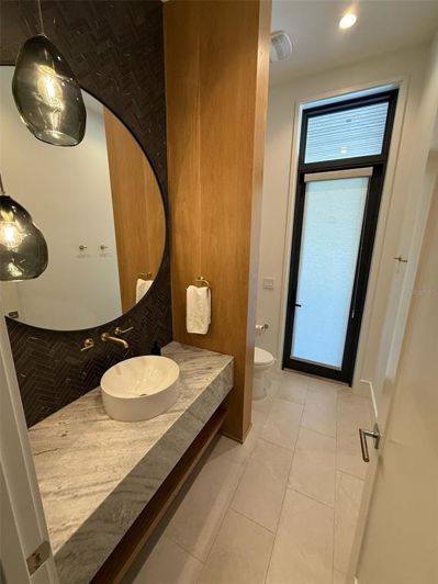 Image No.18-5 Bed Property for sale