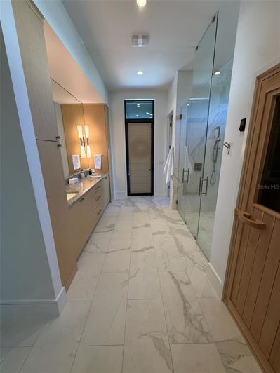 Image No.19-5 Bed Property for sale