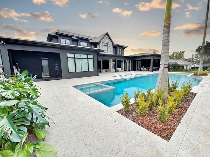 Image No.2-5 Bed Property for sale