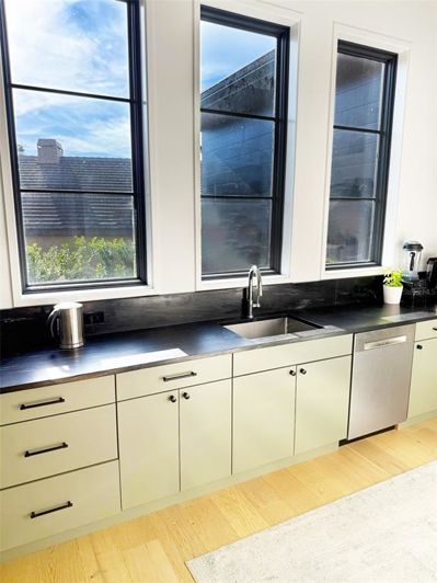 Image No.32-5 Bed Property for sale