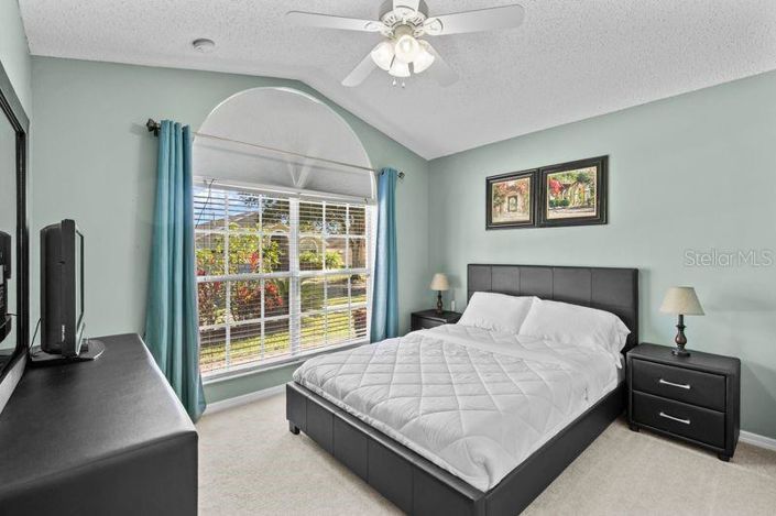 Image No.12-5 Bed Property for sale