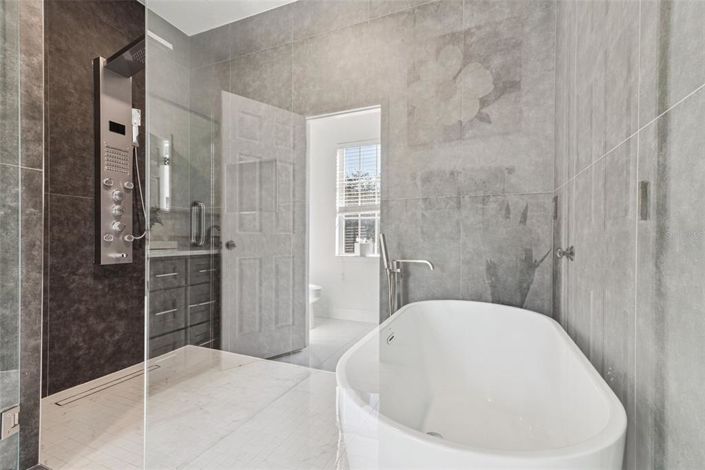 Image No.26-4 Bed Property for sale