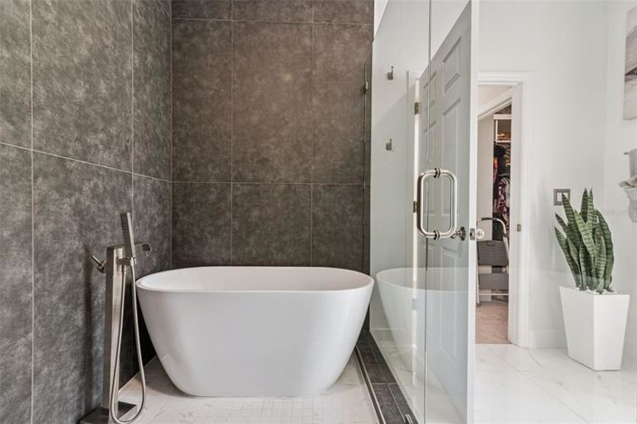 Image No.27-4 Bed Property for sale