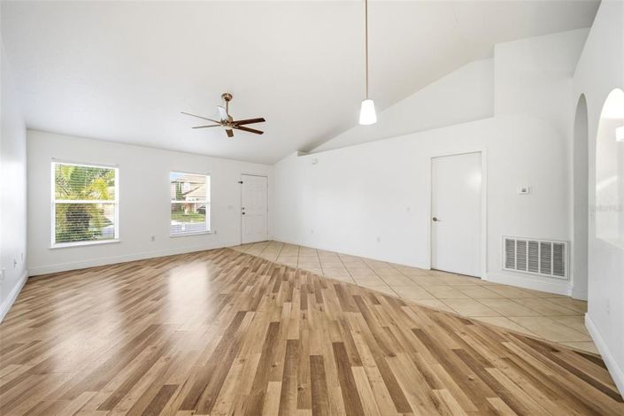 Image No.4-Propriété de 4 chambres à vendre à Kissimmee