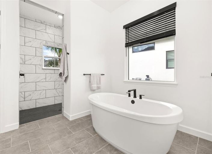 Image No.30-4 Bed Property for sale