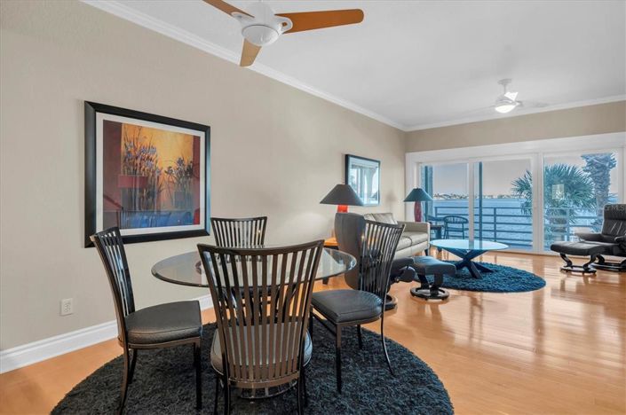 Image No.14-4 Bed Townhouse for sale