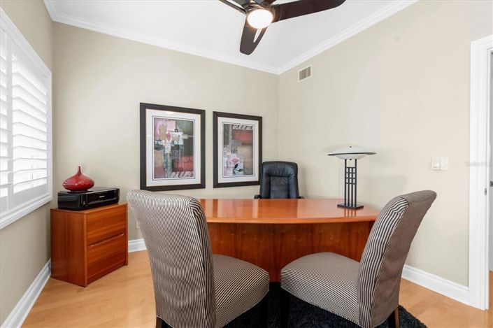 Image No.17-4 Bed Townhouse for sale