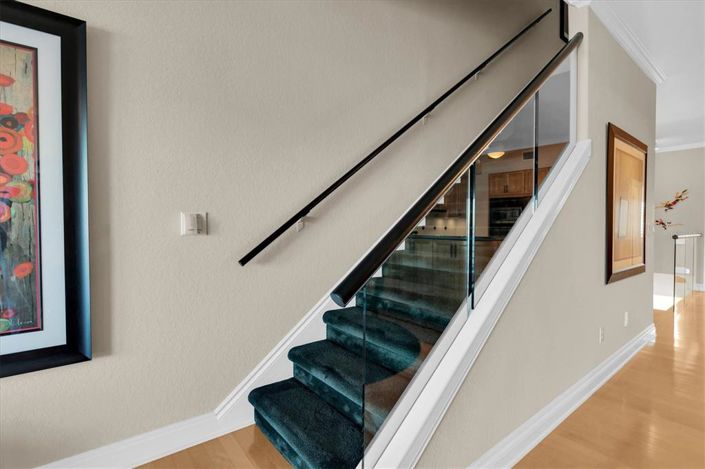 Image No.20-4 Bed Townhouse for sale