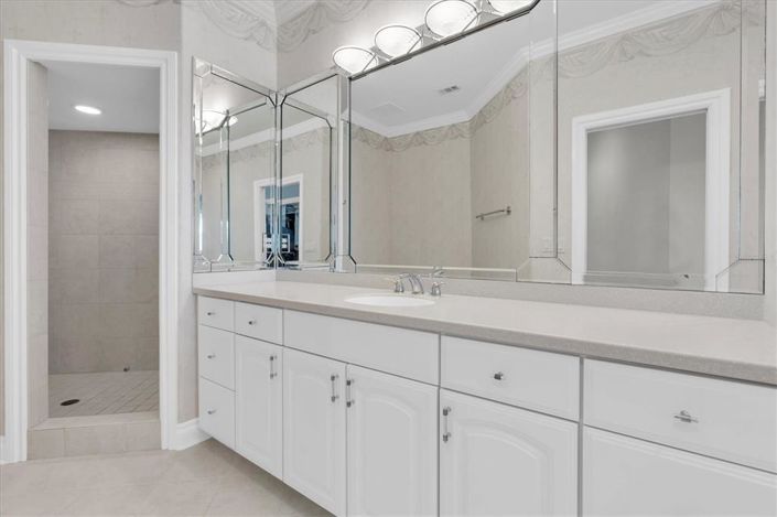 Image No.29-4 Bed Townhouse for sale