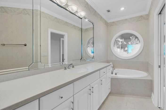 Image No.30-4 Bed Townhouse for sale