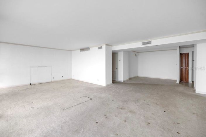 Image No.10-2 Bed Property for sale