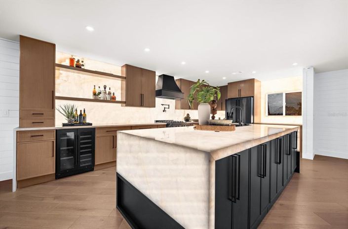 Image No.16-4 Bed Property for sale