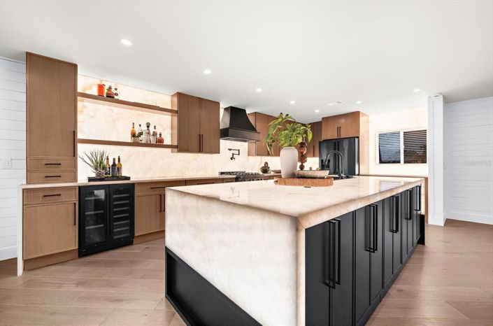 Image No.17-4 Bed Property for sale