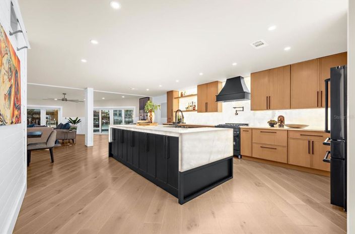 Image No.19-4 Bed Property for sale