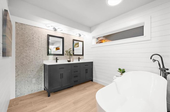 Image No.30-4 Bed Property for sale