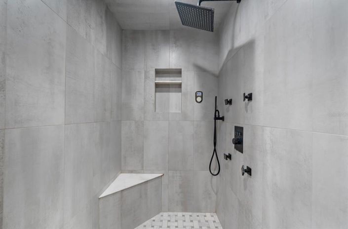 Image No.32-4 Bed Property for sale