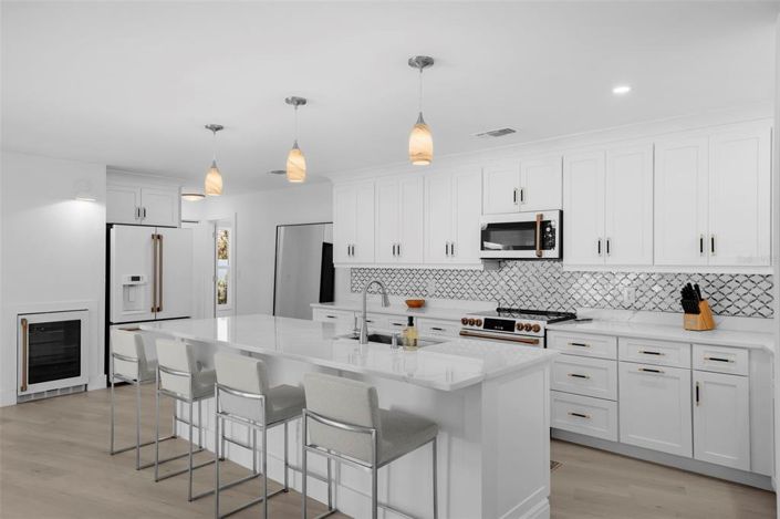 Image No.12-4 Bed Property for sale