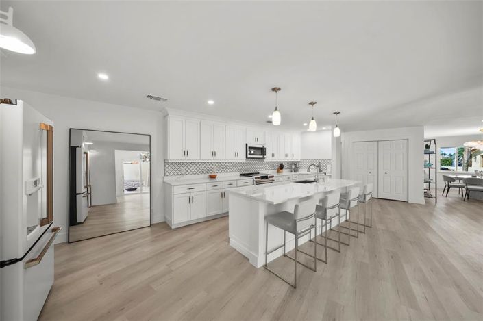 Image No.15-4 Bed Property for sale