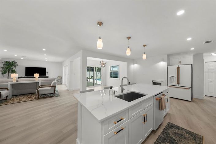 Image No.17-4 Bed Property for sale