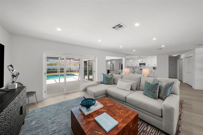 Image No.2-4 Bed Property for sale