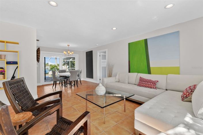 Image No.19-3 Bed Property for sale