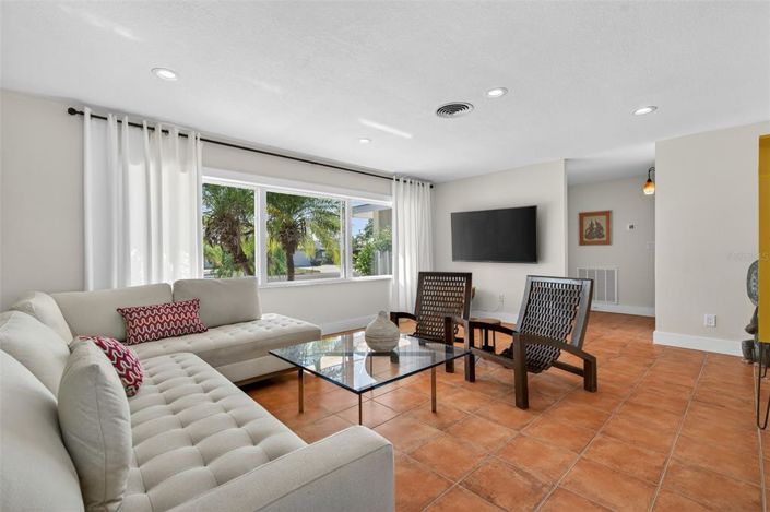 Image No.20-3 Bed Property for sale