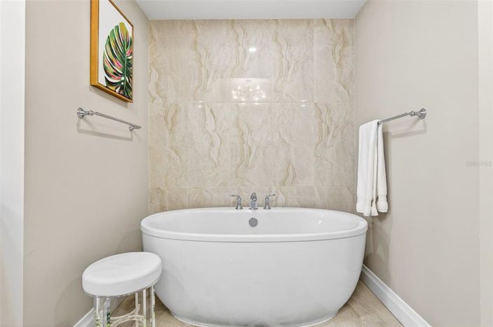 Image No.56-3 Bed Property for sale