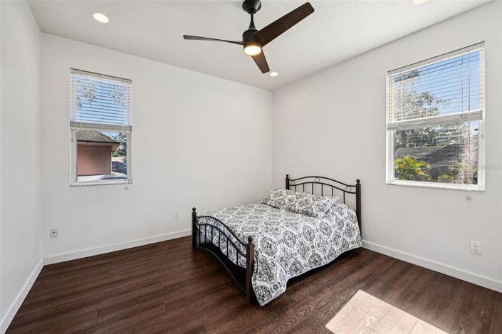 Image No.28-5 Bed Property for sale