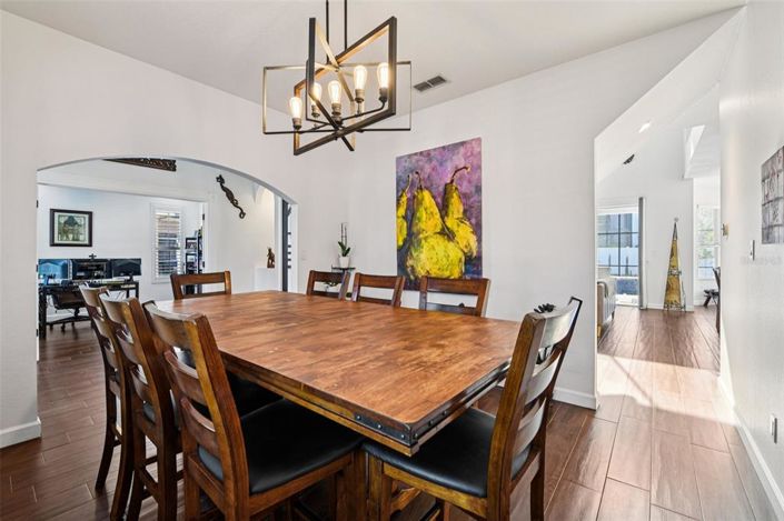 Image No.9-5 Bed Property for sale