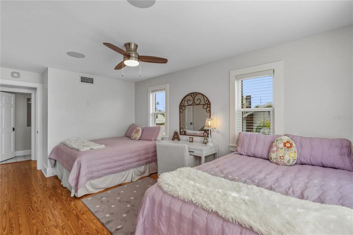 Image No.19-3 Bed Property for sale