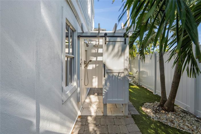 Image No.44-3 Bed Property for sale