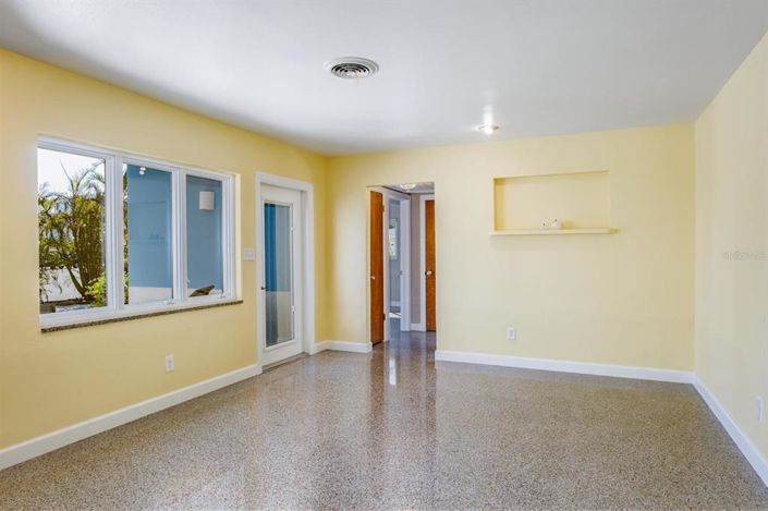 Image No.10-2 Bed Property for sale