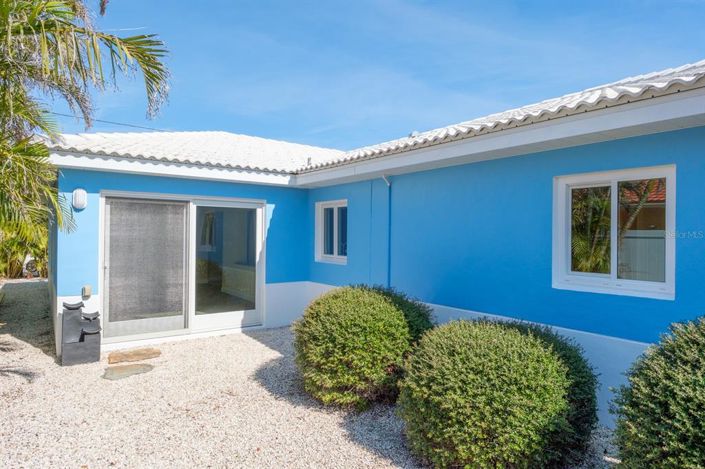 Image No.27-2 Bed Property for sale