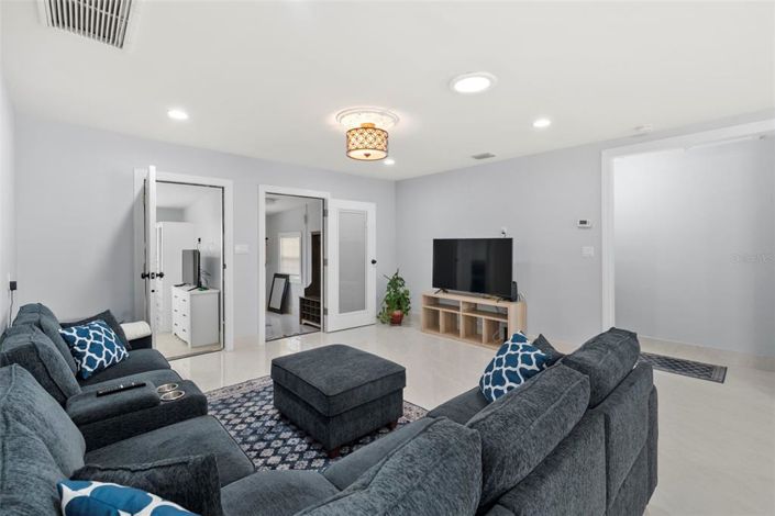 Image No.10-3 Bed Property for sale