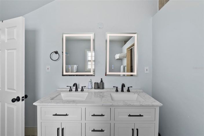 Image No.17-3 Bed Property for sale