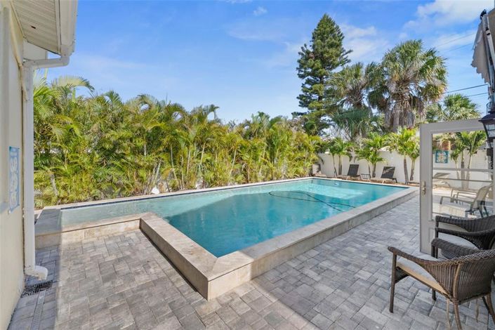 Image No.26-3 Bed Property for sale