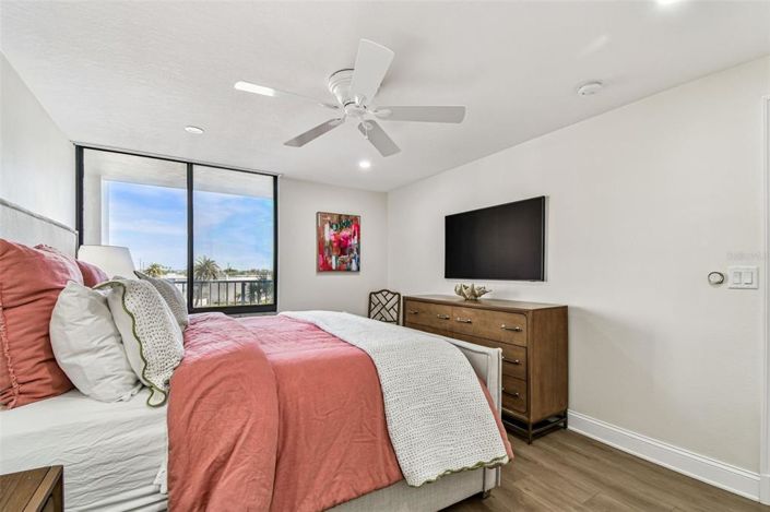 Image No.28-2 Bed Property for sale