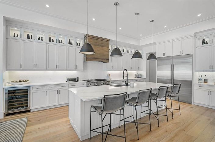 Image No.12-3 Bed Property for sale