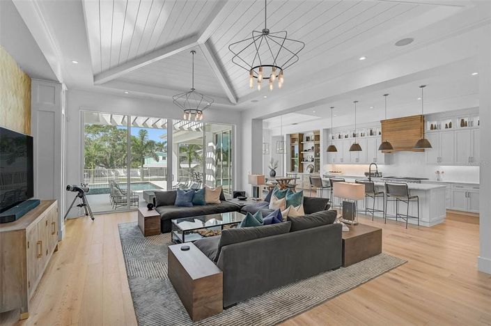 Image No.6-3 Bed Property for sale