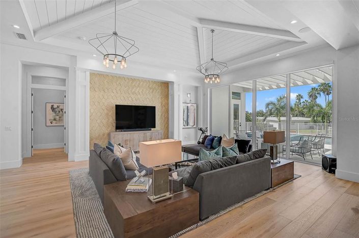 Image No.8-3 Bed Property for sale